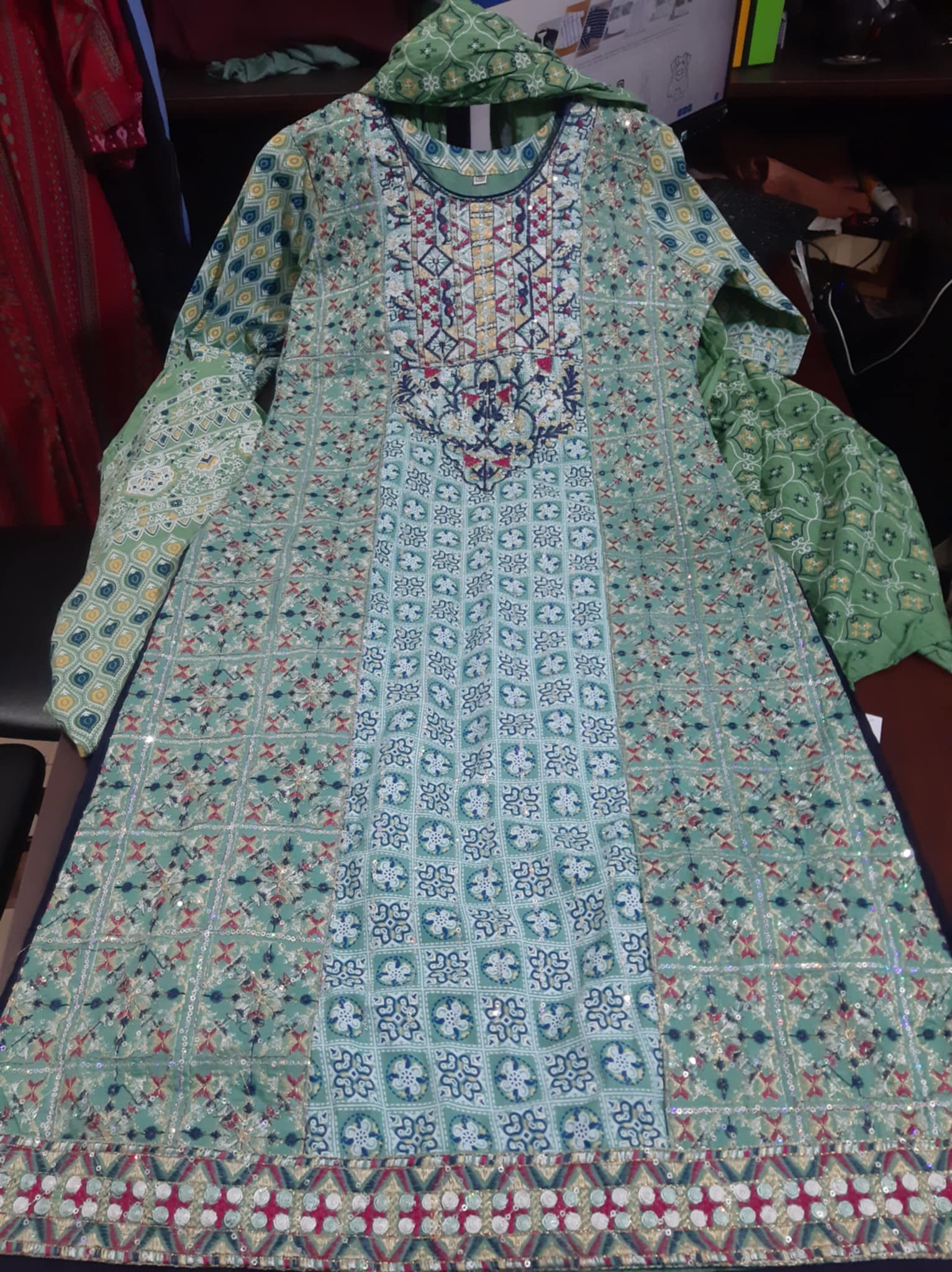 বুটিক থ্রিপিস ( রেডিড্রেস)
